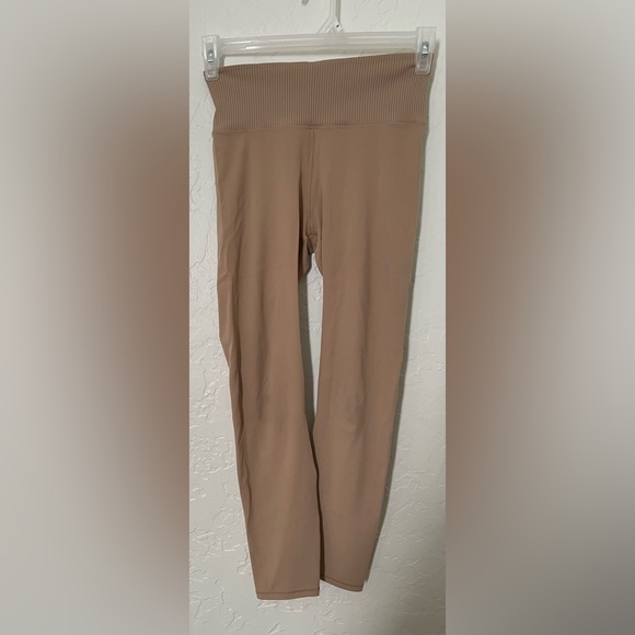 Vuori Rib Studio Legging in Coconut. Small. EUC. - Picture 16 of 17